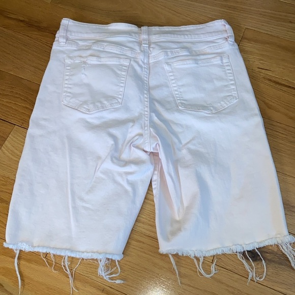 Buffalo David Bitton Tandi Mid Rise Distressed Bermuda Shorts size 8/29 lt pink - Picture 2 of 6